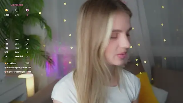 Snapshot of Fluffy-Angel chatting on December 2024 02:06:01 PM Fluffy-Angel online show from December 2024 02:06:01 PM