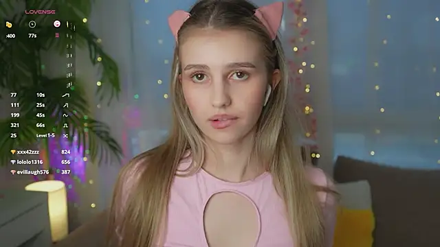 Snapshot of Fluffy-Angel chatting on December 2024 11:54:02 AM Fluffy-Angel online show from December 2024 11:54:02 AM