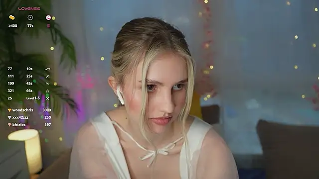 Snapshot of Fluffy-Angel chatting on January 2025 12:24:01 PM Fluffy-Angel online show from January 2025 12:24:01 PM