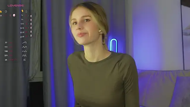 Snapshot of Fluffy-Angel chatting on October 2025 05:06:02 PM Fluffy-Angel online show from October 2025 05:06:02 PM