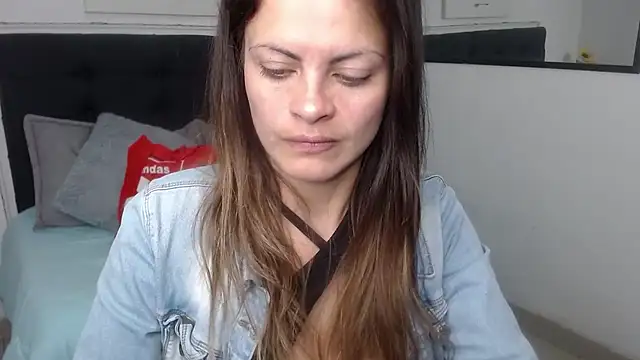 zhoelis xx online show from February 2025 07:15:02 PM