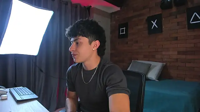 Ares Dickson online show from February 2025 01:50:02 AM