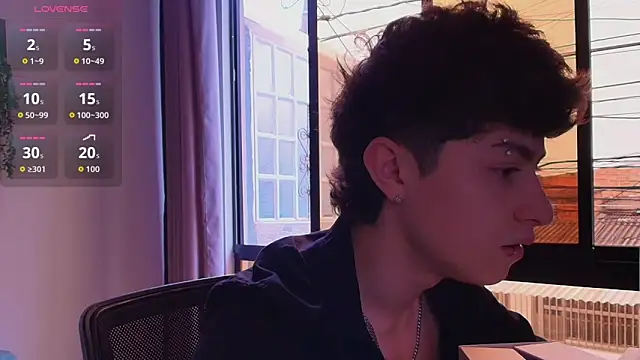 Ares Dickson online show from October 2025 07:03:02 PM