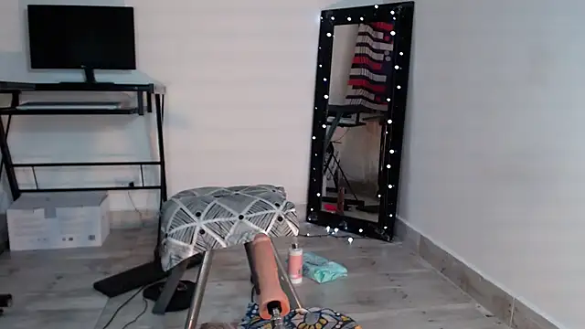 Amelie hills02 online show from February 2025 12:17:02 PM