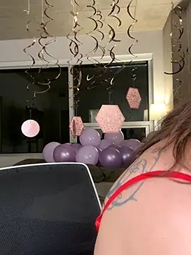 nerdynina online show from November 2025 10:56:02 PM