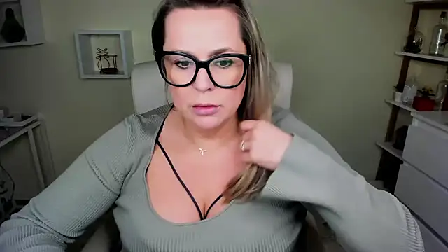 Snapshot of teaseDiana chatting on January 2025 10:11:02 AM teaseDiana online show from January 2025 10:11:02 AM