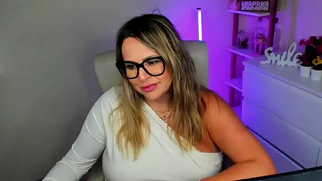 Snapshot of teaseDiana chatting on March 2025 06:40:02 AM teaseDiana online show from March 2025 06:40:02 AM