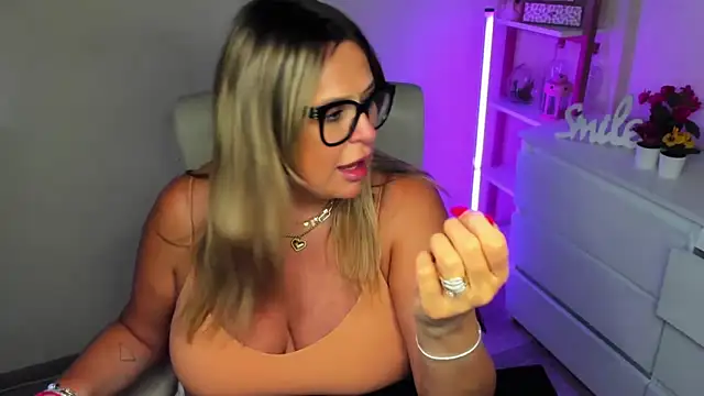 Snapshot of teaseDiana chatting on March 2025 09:54:02 AM teaseDiana online show from March 2025 09:54:02 AM