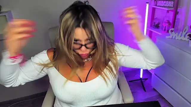 Snapshot of teaseDiana chatting on March 2025 10:07:02 AM teaseDiana online show from March 2025 10:07:02 AM