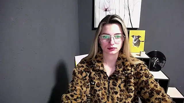 lady olivia  online show from March 2026 01:29:02 PM