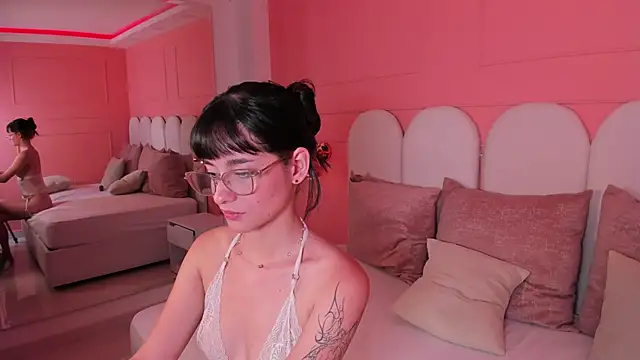 emilly williams  online show from December 2024 08:33:01 PM