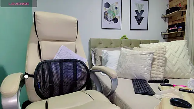 Snapshot of yanella_fire chatting on February 2025 02:59:02 PM yanella fire online show from February 2025 02:59:02 PM