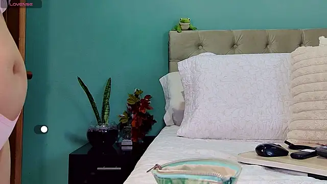 Snapshot of yanella_fire chatting on November 2025 12:22:01 PM yanella fire online show from November 2025 12:22:01 PM