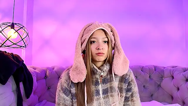 Victoria Adams14 online show from March 2025 11:27:02 AM