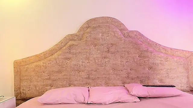 Victoria Adams14 online show from September 2025 04:14:02 AM