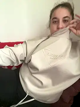 yzabell18 online show from November 2025 12:41:02 PM