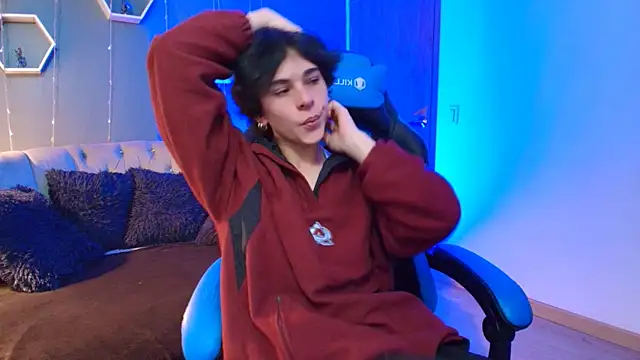 Luke Howland online show from December 2024 08:13:01 PM