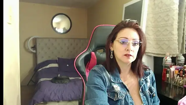 Carol Scottt online show from November 2025 04:00:01 AM