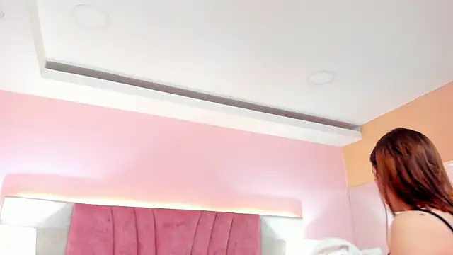 SophiaLaurens online show from February 2025 12:06:02 PM