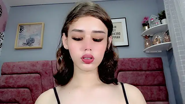 ValeriaAguilar online show from December 2024 04:55:02 PM