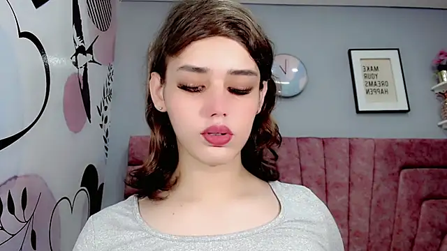 ValeriaAguilar online show from December 2024 06:17:02 PM