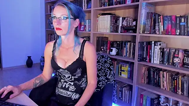 Queen of Hearts1 online show from September 2025 07:47:02 PM