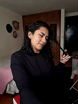 Thaliacooper  online show from March 2025 05:43:02 PM