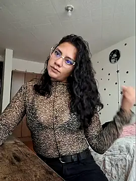 Thaliacooper  online show from October 2025 06:43:01 PM