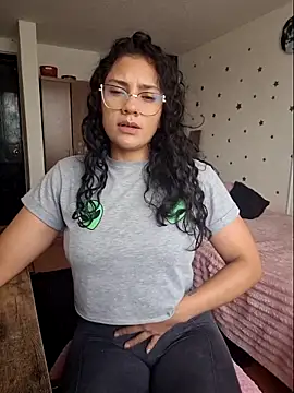 Thaliacooper  online show from March 2026 06:01:01 PM