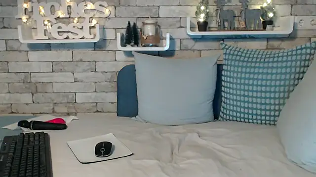 Snapshot of DirtyTina chatting on December 2024 03:03:02 PM DirtyTina online show from December 2024 03:03:02 PM