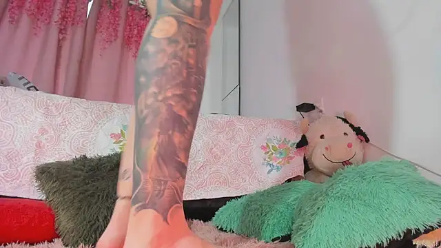 msschloee  online show from October 2025 10:30:01 PM