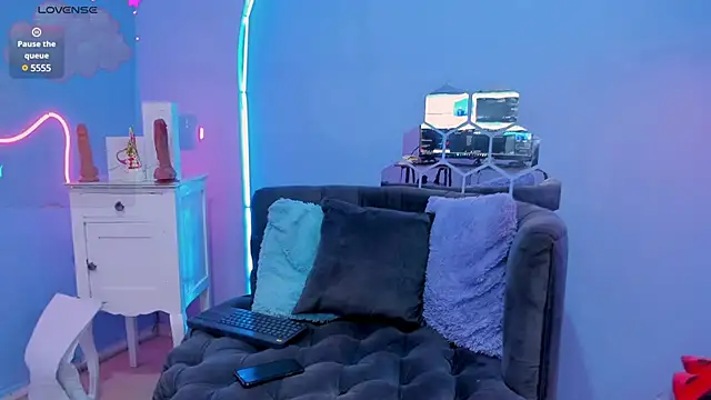 Megan Do Santos online show from February 2025 08:35:02 PM