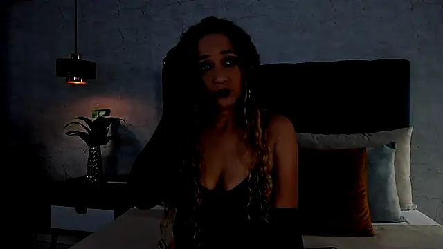 Luna18Pink online show from October 2025 01:13:01 PM