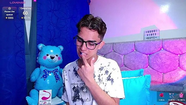 OwenBluee online show from February 2025 08:17:01 AM