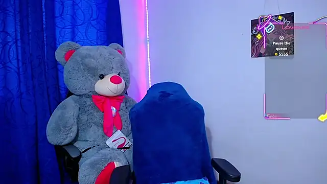 OwenBluee online show from April 2026 10:57:02 AM