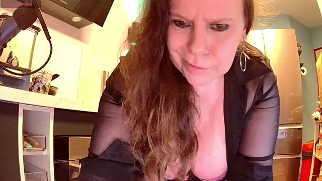 Endrocleia online show from February 2025 10:42:01 PM