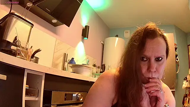 Endrocleia online show from November 2025 11:21:02 PM