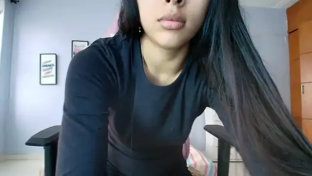 SweetLatiin  online show from February 2025 07:11:01 PM