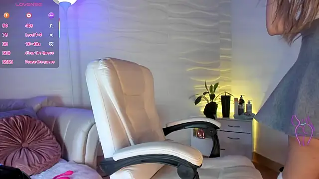 Snapshot of mariablonde_ chatting on September 2025 11:09:02 PM mariablonde online show from September 2025 11:09:02 PM