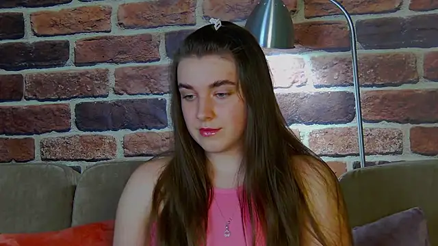 Sofia Hugs online show from April 2026 05:54:01 PM