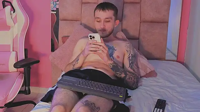 Dylanwhite23  online show from May 2026 03:44:02 AM
