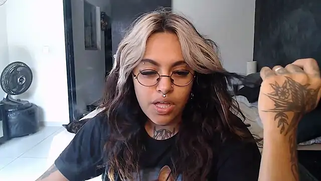 lolafairytail online show from November 2025 05:22:01 PM