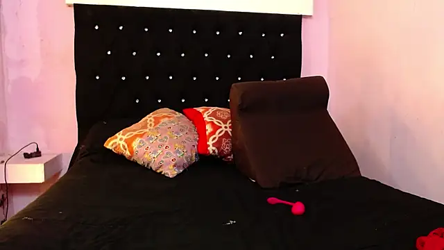 kittybonxx online show from March 2025 01:04:01 PM