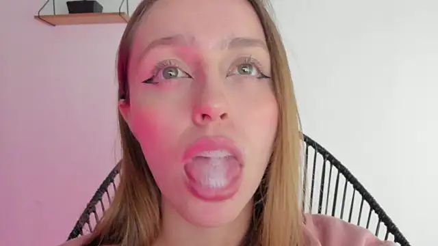 Snapshot of SofiaGc chatting on December 2024 06:24:02 AM SofiaGc online show from December 2024 06:24:02 AM