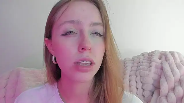 Snapshot of SofiaGc chatting on March 2025 03:33:01 AM SofiaGc online show from March 2025 03:33:01 AM