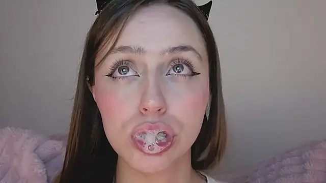 Snapshot of SofiaGc chatting on November 2025 04:44:02 AM SofiaGc online show from November 2025 04:44:02 AM