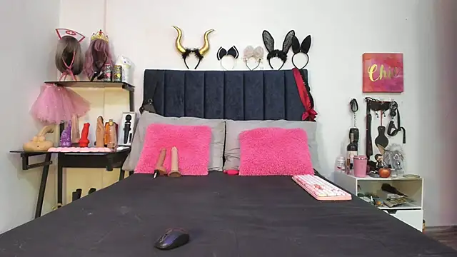 Snapshot of emmily_giraldo chatting on February 2026 12:23:01 PM emmily giraldo online show from February 2026 12:23:01 PM