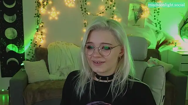 Moonlight Mia online show from January 2025 06:31:01 PM