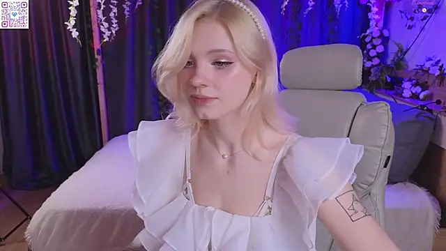 Snapshot of Moonlight_Mia chatting on June 2026 07:07:02 PM Moonlight Mia online show from June 2026 07:07:02 PM