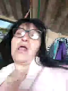 clarita 01 online show from November 2025 01:21:02 PM